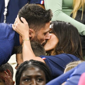 GIROUD Olivier (FRA) embrassant sa femme Jennifer - People et joueurs en famille dans les tribunes lors du match de demi-finale "France - Maroc" lors de la Coupe du Monde 2022 au Qatar (FIFA World Cup Qatar 2022). © JB Autissier / Panoramic / Bestimage