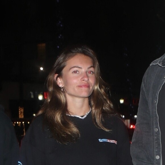 Exclusif - Thylane Blondeau et son fiancé Benjamin Attal à la sortie du club GCSOBE après avoir célébré le Nouvel An avec des amis à Miami, Floride, Etats-Unis, le 1er janvier 2022.
