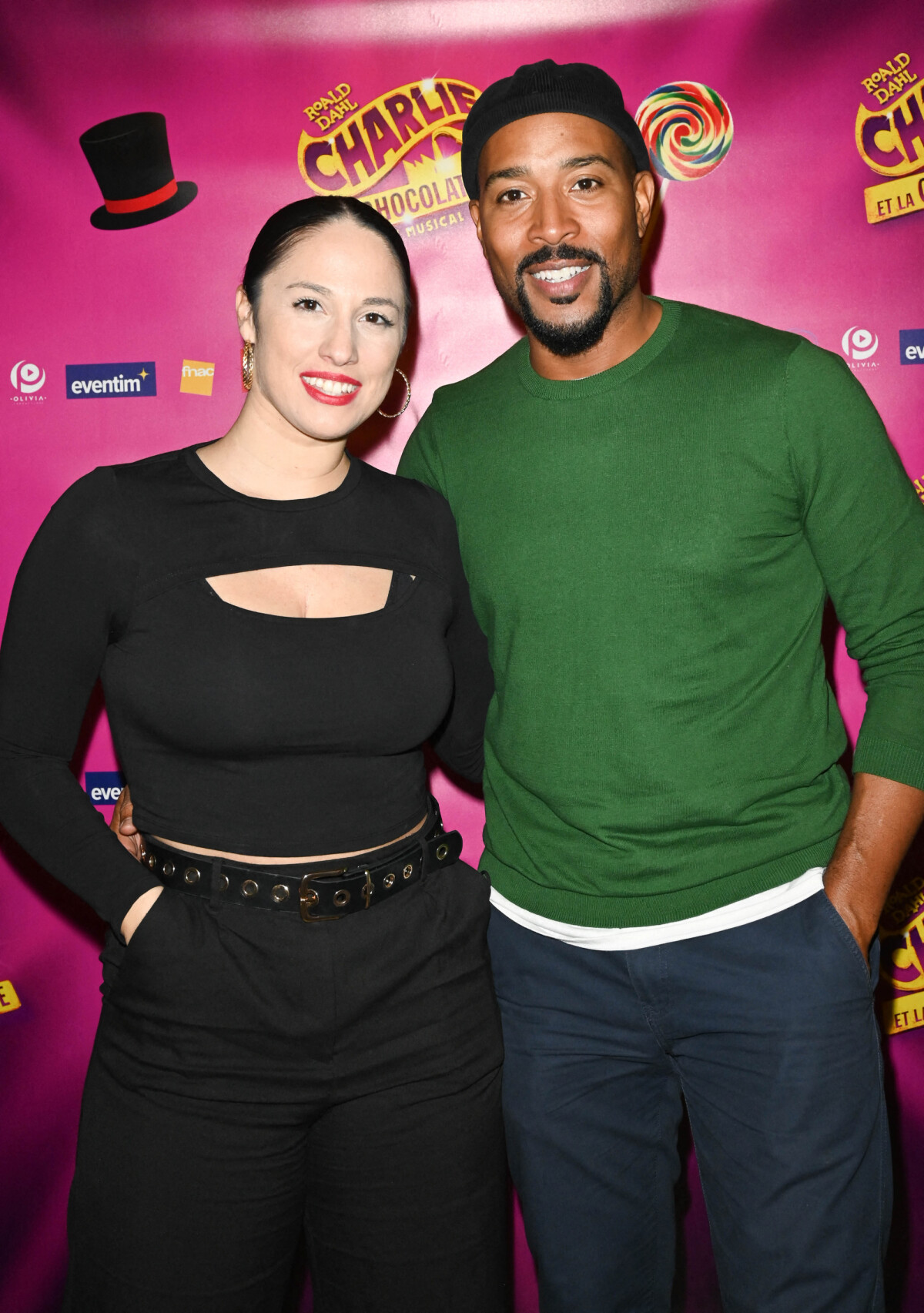 Photo : Charlotte Namura et son mari Jean-Luc Guizonne - Générale de la  comédie musicale Charlie et la chocolaterie au Théâtre du Gymnase à  Paris. Le 5 novembre 2021 © Coadic Guirec  Bestimage - Purepeople