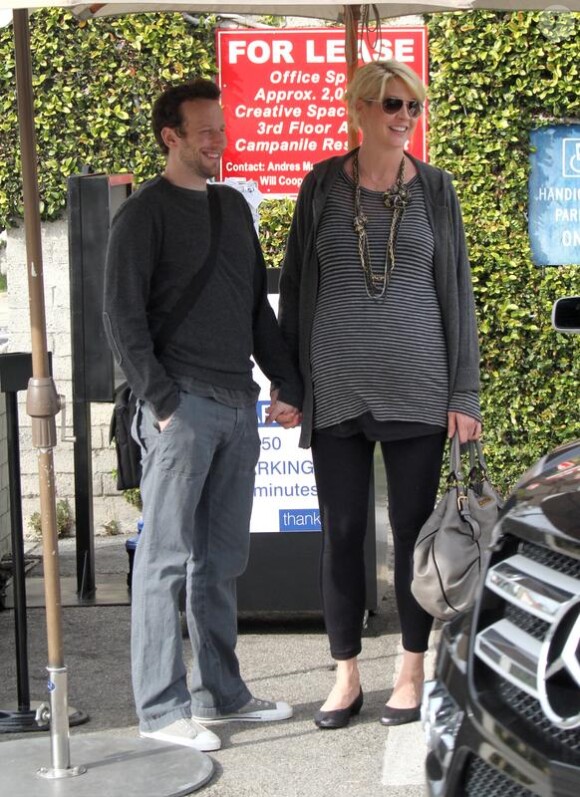 Jenna, très enceinte, et son époux Bohdi, vont déjeuner à Los Angeles. 18/02/2010