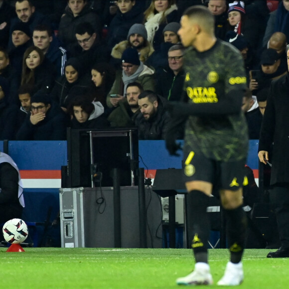 Christophe Galtier ( entraineur PSG ) - Kylian Mbappe ( 7 - PSG ) - Match de Ligue 1 Uber Eats "PSG - Reims (1-1)" au Parc des Princes, le 29 janvier 2023. A l'occasion du Nouvel An chinois, les joueurs portent un maillot avec leurs noms floqués en mandarin.