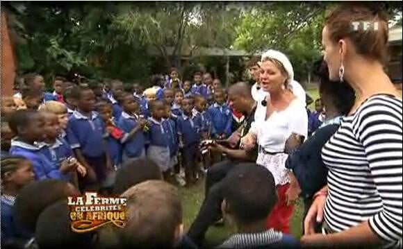 Les célébrités en voyage dans une école sud-africaine