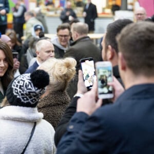 Catherine (Kate) Middleton, princesse de Galles, arrive au complexe de marché Kirkgate sur Vicar Lane à Leeds, West Yorkshire, Royaume Uni, le 31 janvier 2023, où elle rencontre des vendeurs et des membres du public pour le lancement de la campagne Shaping Us qui sensibilise à l'importance unique de la petite enfance. 