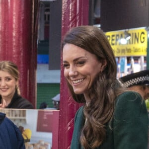 Catherine (Kate) Middleton, princesse de Galles, au complexe de marché Kirkgate sur Vicar Lane à Leeds, West Yorkshire, Royaume Uni, le 31 janvier 2023, où elle rencontre des vendeurs et des membres du public pour le lancement de la campagne Shaping Us qui sensibilise à l'importance unique de la petite enfance. 