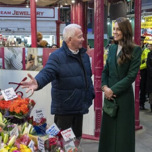 Catherine (Kate) Middleton, princesse de Galles, au complexe de marché Kirkgate sur Vicar Lane à Leeds, West Yorkshire, Royaume Uni, le 31 janvier 2023, où elle rencontre des vendeurs et des membres du public pour le lancement de la campagne Shaping Us qui sensibilise à l'importance unique de la petite enfance. 