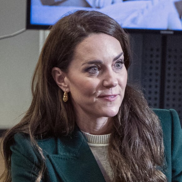 Catherine (Kate) Middleton, princesse de Galles, au complexe de marché Kirkgate sur Vicar Lane à Leeds, West Yorkshire, Royaume Uni, où elle rencontre des vendeurs et des membres du public pour le lancement de la campagne Shaping Us qui sensibilise à l'importance unique de la petite enfance. 