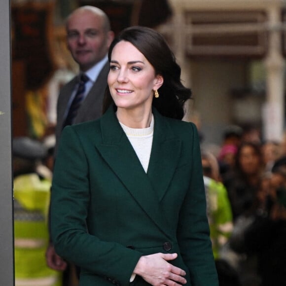 Catherine (Kate) Middleton, princesse de Galles, arrive au complexe de marché Kirkgate sur Vicar Lane à Leeds, West Yorkshire, Royaume Uni, le 31 janvier 2023, où elle rencontre des vendeurs et des membres du public pour le lancement de la campagne Shaping Us qui sensibilise à l'importance unique de la petite enfance. 