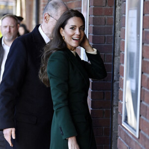 Catherine (Kate) Middleton, princesse de Galles, arrive au complexe de marché Kirkgate sur Vicar Lane à Leeds, West Yorkshire, Royaume Uni, le 31 janvier 2023, où elle rencontre des vendeurs et des membres du public pour le lancement de la campagne Shaping Us qui sensibilise à l'importance unique de la petite enfance. 