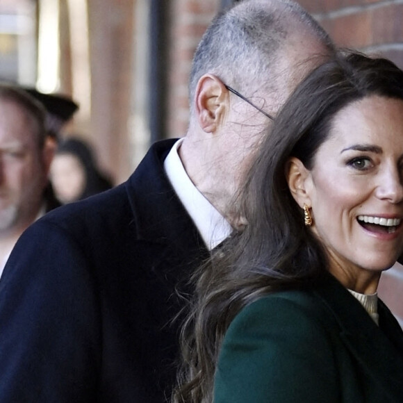 Catherine (Kate) Middleton, princesse de Galles, arrive au complexe de marché Kirkgate sur Vicar Lane à Leeds, West Yorkshire, Royaume Uni, le 31 janvier 2023, où elle rencontre des vendeurs et des membres du public pour le lancement de la campagne Shaping Us qui sensibilise à l'importance unique de la petite enfance. 