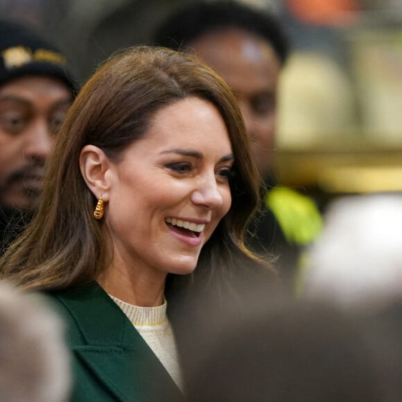 Catherine (Kate) Middleton, princesse de Galles, au complexe de marché Kirkgate sur Vicar Lane à Leeds, West Yorkshire, Royaume Uni, le 31 janvier 2023, où elle rencontre des vendeurs et des membres du public pour le lancement de la campagne Shaping Us qui sensibilise à l'importance unique de la petite enfance. 