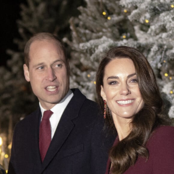 Le prince George de Galles, Le prince William, prince de Galles, Catherine (Kate) Middleton, princesse de Galles, La princesse Charlotte de Galles - La famille royale à la sortie de la messe "Together at Christmas" à l'Abbaye de Westminster le 15 décembre 2022. 