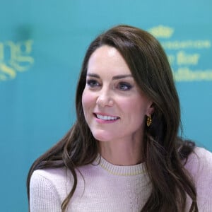 Catherine (Kate) Middleton, princesse de Galles, rencontre les étudiants du programme d'études sur l'enfance qui se concentre sur une approche large du développement de la petite enfance, lors de sa visite à la ville pour le lancement de la campagne Shaping Us pour sensibiliser à l'importance unique de la petite enfance, à l'Université de Leeds, West Yorkshire, Royaume-Uni, le 31 janvier 2023. 