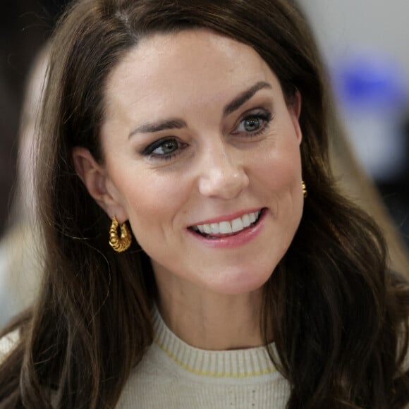 Catherine (Kate) Middleton, princesse de Galles, rencontre les étudiants du programme d'études sur l'enfance qui se concentre sur une approche large du développement de la petite enfance, lors de sa visite à la ville pour le lancement de la campagne Shaping Us pour sensibiliser à l'importance unique de la petite enfance, à l'Université de Leeds, West Yorkshire, Royaume-Uni, le 31 janvier 2023. 