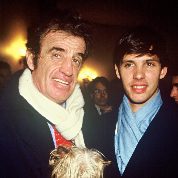 Archives - Jean-Paul Belmondo et son fils à Paris en 1987.