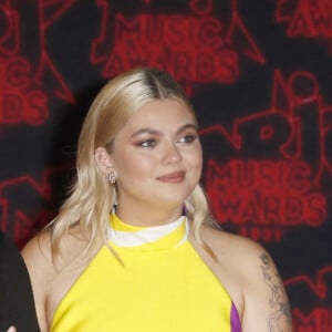 Florian Rossi et sa compagne Louane Emera lors de la 23ème édition des NRJ Music Awards 2021 au Palais des Festivals de Cannes, le 20 novembre 2021. © Christophe Aubert via Bestimage 