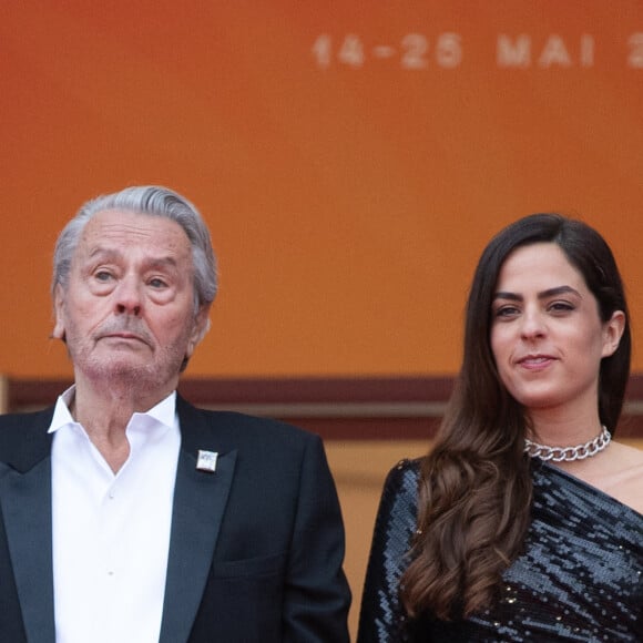 Alain Delon (avec un badge Paris Match d'une ancienne couverture du magazine titrant "Alain Delon, mes deux amours, Rosalie et Anouchka) et sa fille Anouchka Delon (Robe Elie Saab) - Montée des marches du film "A Hidden Life" lors du 72ème Festival International du Film de Cannes. Le 19 mai 2019 © Borde / Bestimage