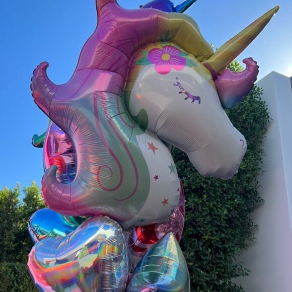 Photo de l'anniverssaire de Stormie Webster via la story Instagram de Khloe Kardashian le 1er février 2023.