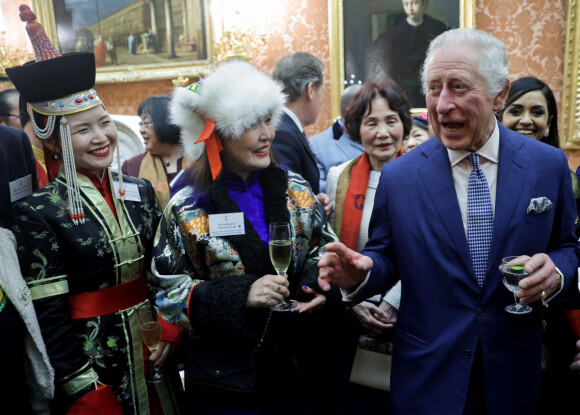 Le roi Charles III d'Angleterre lors d'une réception pour les communautés britanniques d'Asie de l'Est et du Sud-Est au Palais de Buckingham le 1er février 2023. 