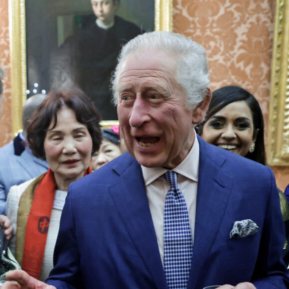 Le roi Charles III d'Angleterre lors d'une réception pour les communautés britanniques d'Asie de l'Est et du Sud-Est au Palais de Buckingham le 1er février 2023. 