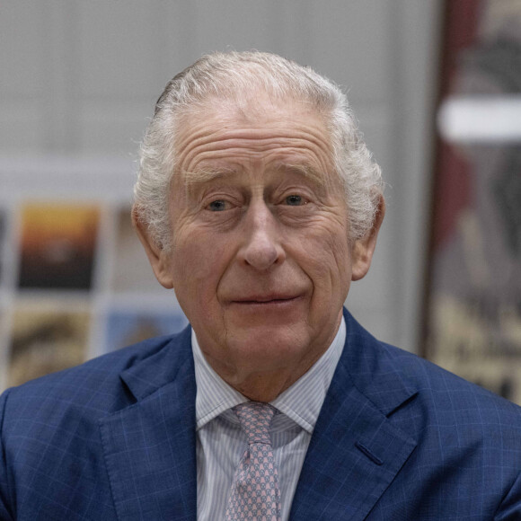 Le roi Charles III d'Angleterre, lors de sa visite au "The Africa Center" à Londres, afin d'en savoir plus sur le rôle que joue le centre dans la connexion des Africains du Royaume-Uni à la diaspora mondiale sur des questions clés. Le 26 janvier 2023. 