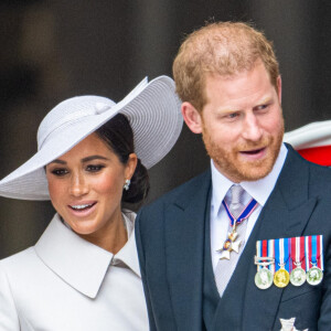 Le prince Harry, duc de Sussex, et Meghan Markle, duchesse de Sussex - Les membres de la famille royale et les invités lors de la messe célébrée à la cathédrale Saint-Paul de Londres, dans le cadre du jubilé de platine (70 ans de règne) de la reine Elisabeth II d'Angleterre. Londres, le 3 juin 2022. 