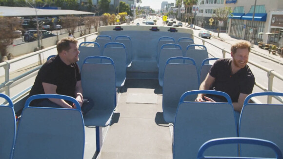 Le prince Harry fait le touriste à Los Angeles dans un bus ouvert pour l'émission de James Corden, le Late Show 