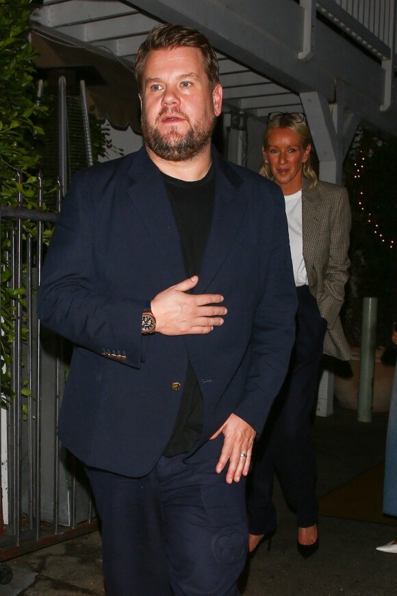 Exclusif - James Corden et sa femme Julia Carey à la sortie du restaurant "Giorgio Baldi" à Los Angeles, le 13 octobre 2022. 