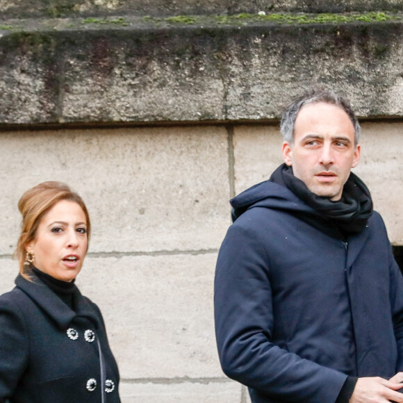 Léa Salamé et son compagnon Raphaël Glucksmann - Obsèques de Sébastien Demorand à la Coupole du crématorium du cimetière du Père-Lachaise à Paris, France, le 31 janvier 2020. 