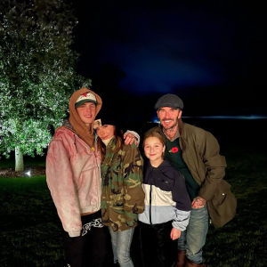 Victoria Beckham, David Beckham et leurs enfants Cruz et Harper. Novembre 2021.