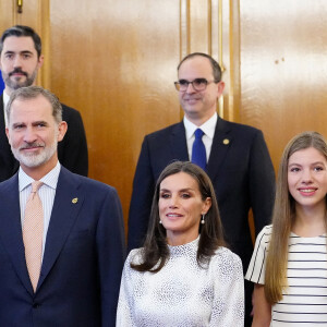 Le roi Felipe VI, la reine Letizia et L'infante Sofia d'Espagne reçoivent les lauréats du 30ème Prix Princesse des Asturies à l'hôtel Reconquista à Oviedo, Espagne, le 28 octobre 2022. 