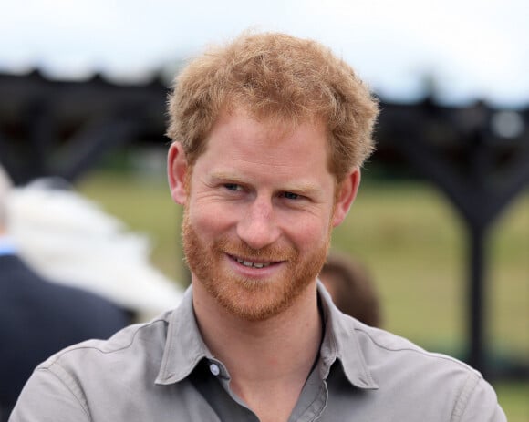 Le prince Harry rencontre les bénéficiaires du Blair Project au circuit Three sisters à Wigan.