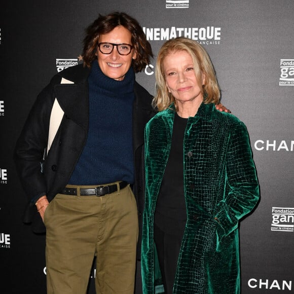 Inès de La Fressange, Nicole Garcia - Avan- première du film "Amants" lors de la soirée d'ouverture de la rétrospective Nicole Garcia à la cinémathèque française à Paris. Le 15 novembre 2021. © Veeren/Bestimage