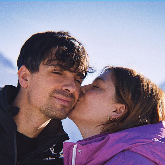 Louane et Florian Rossi en vacances à la montagne. Le 7 janvier 2023.