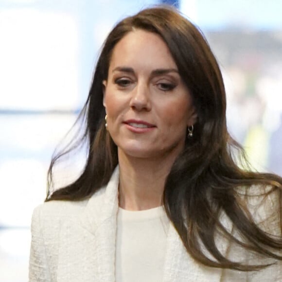 Catherine (Kate) Middleton, princesse de Galles, lors d'une visite au Landau Forte College, à Derby, Royaume Uni.