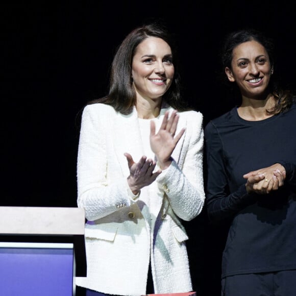 Catherine (Kate) Middleton, princesse de Galles, lors d'une visite au Landau Forte College, à Derby, Royaume Uni, le 8 février 2023, pour célébrer le retour du capitaine Preet Chandi de son expédition en solo à travers l'Antarctique. 