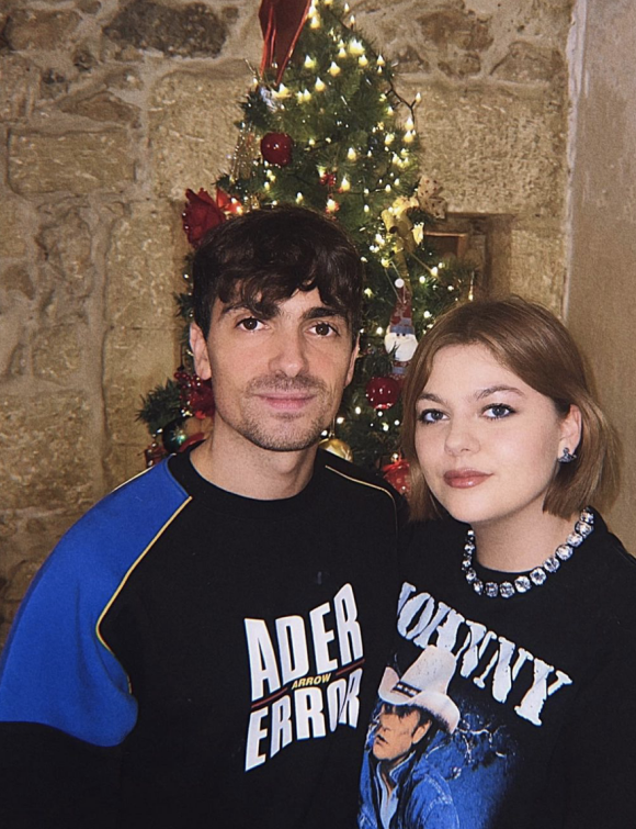 Louane fête Noël avec son compagnon Florian Rossi. Instagram. Le 25 décembre 2022.