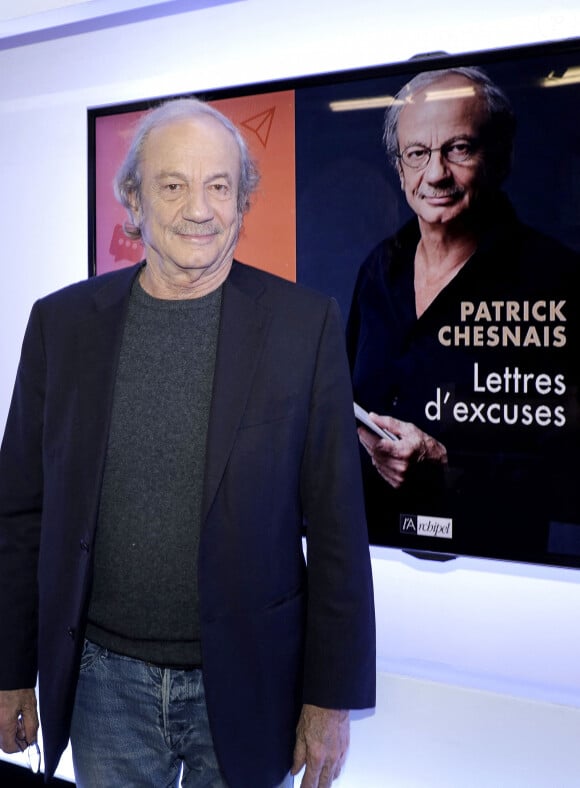 Exclusif - Patrick Chesnais pose pour la sortie prochaine de son livre "Lettres d'excuses" lors de l'enregistrement de l'émission "Chez Jordan" à Paris le 9 janvier 2023. © Cédric Perrin/Bestimage