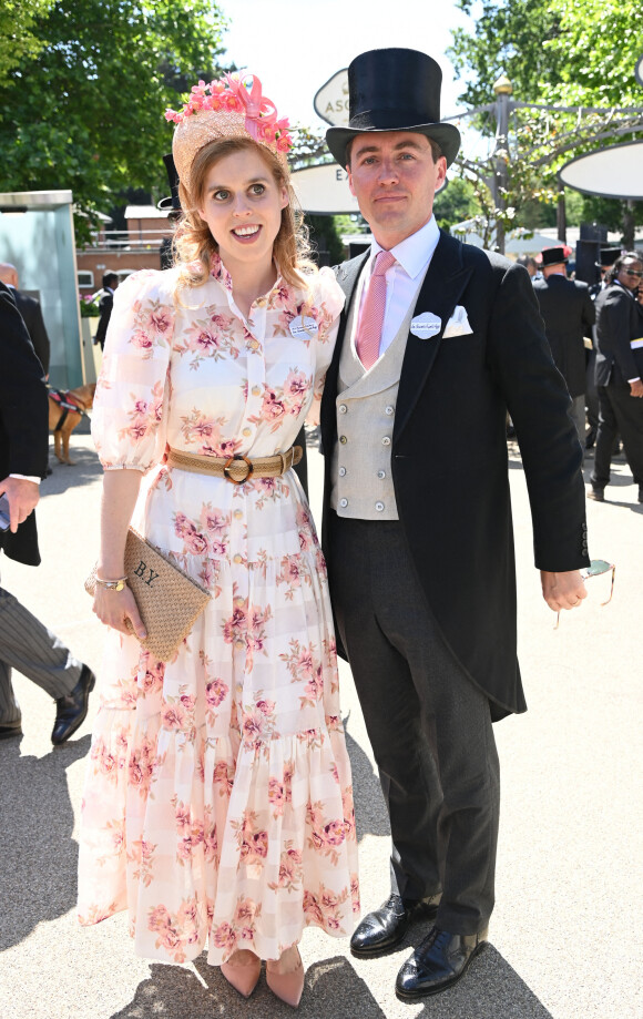 La princesse Beatrice d'York et son mari Edoardo Mapelli Mozzi lors du premier jour de la Royal Ascot 2022 à l'hippodrome d'Ascot dans le Berkshire, Royaume Uni, le 14 juin 2022.