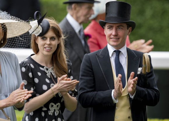 La princesse Beatrice d'York et son mari Edoardo Mapelli Mozzi lors du cinquième et dernier jour de la Royal Ascot 2022 à l'hippodrome d'Ascot, Berkshire, Royaume Uni, le 18 juin 2022.