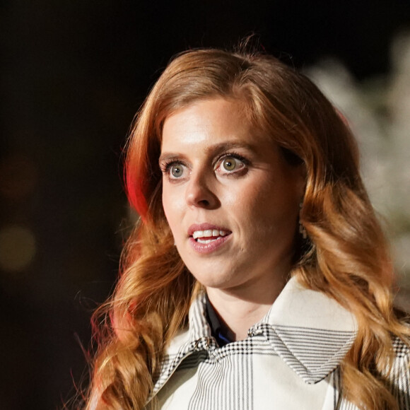 La princesse Beatrice d'York - La famille royale à la sortie de la messe "Together at Christmas" à l'Abbaye de Westminster le 15 décembre 2022.