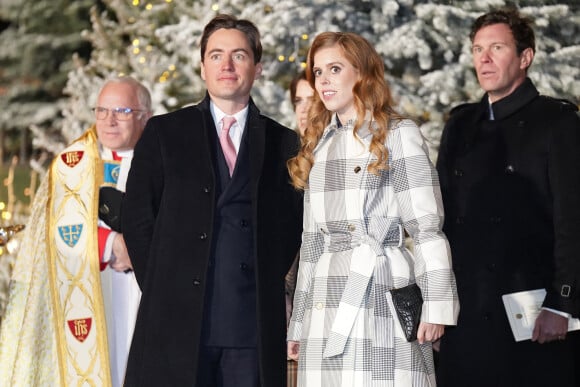 La princesse Beatrice d'York et Edoardo Mapelli Mozi - La famille royale à la sortie de la messe "Together at Christmas" à l'Abbaye de Westminster le 15 décembre 2022.