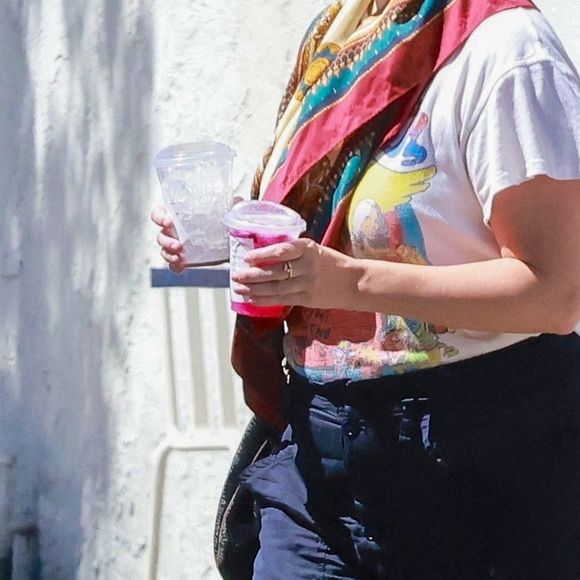 Exclusif - Mischa Barton apporte de vieux vêtements dans une boutique Vintage à Studio City le 3 juillet 2022.