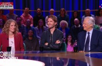 Elodie Fontan et Philippe Lacheau questionnés sur leur couple dans "Quelle époque!" sur France 2.