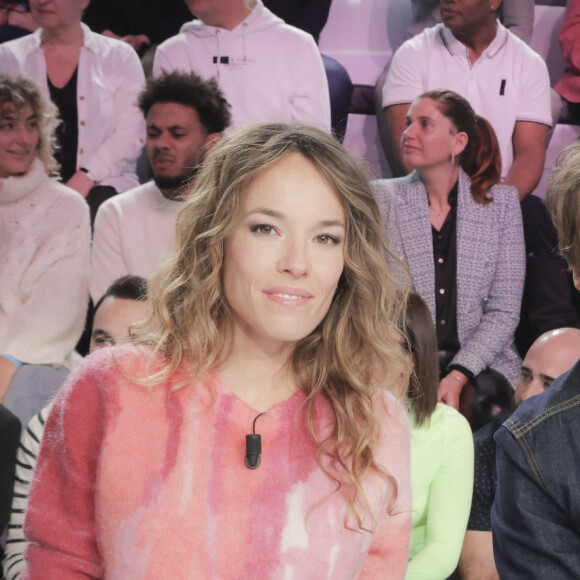 Exclusif - Elodie Fontan, Philippe Lacheau sur la plateau de l'émission Touche pas à mon poste (TPMP) diffusée en direct sur C8 le 7 février 2023 © Jack Tribeca / Bestimage 