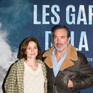 Jean Dujardin et sa compagne Nathalie Péchalat à la première du film "Les gardiennes de la planète" au cinéma Pathé Wepler à Paris, France, le 12 février 2023. © Coadic Guirec/Bestimage 