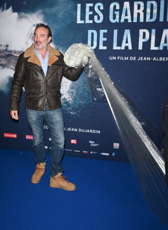 Jean Dujardin à la première du film "Les gardiennes de la planète" au cinéma Pathé Wepler à Paris, France, le 12 février 2023. © Coadic Guirec/Bestimage 