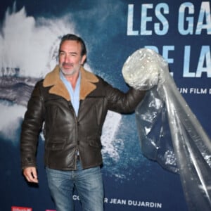 Jean Dujardin à la première du film "Les gardiennes de la planète" au cinéma Pathé Wepler à Paris, France, le 12 février 2023. © Coadic Guirec/Bestimage 