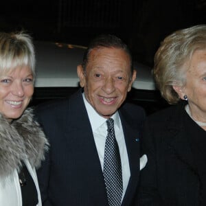 Henri Salvador et son épouse Catherine avec Bernadette Chirac à Paris en 2004