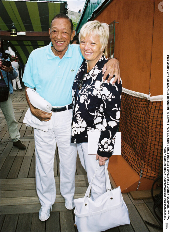 Henri Salvador et sa femme Catherine - Demi-finales du tournoi de tennis de Roland-Garros 2004