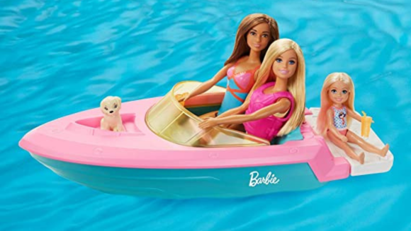 Votre enfant va vivre de superbes aventures avec ces véhicules Barbie